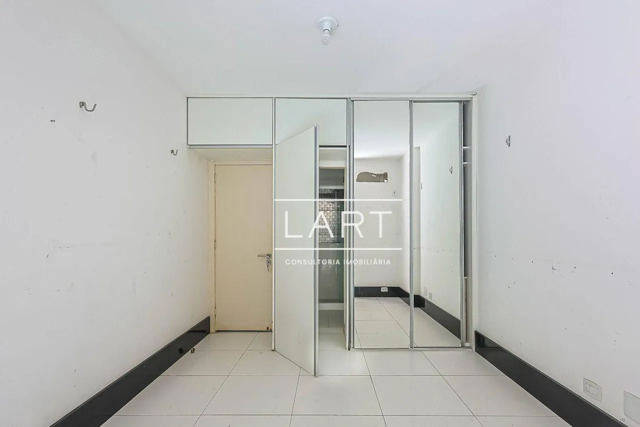 3-bedroom apartment with glassed-in balcony and 160 m² — photo 13