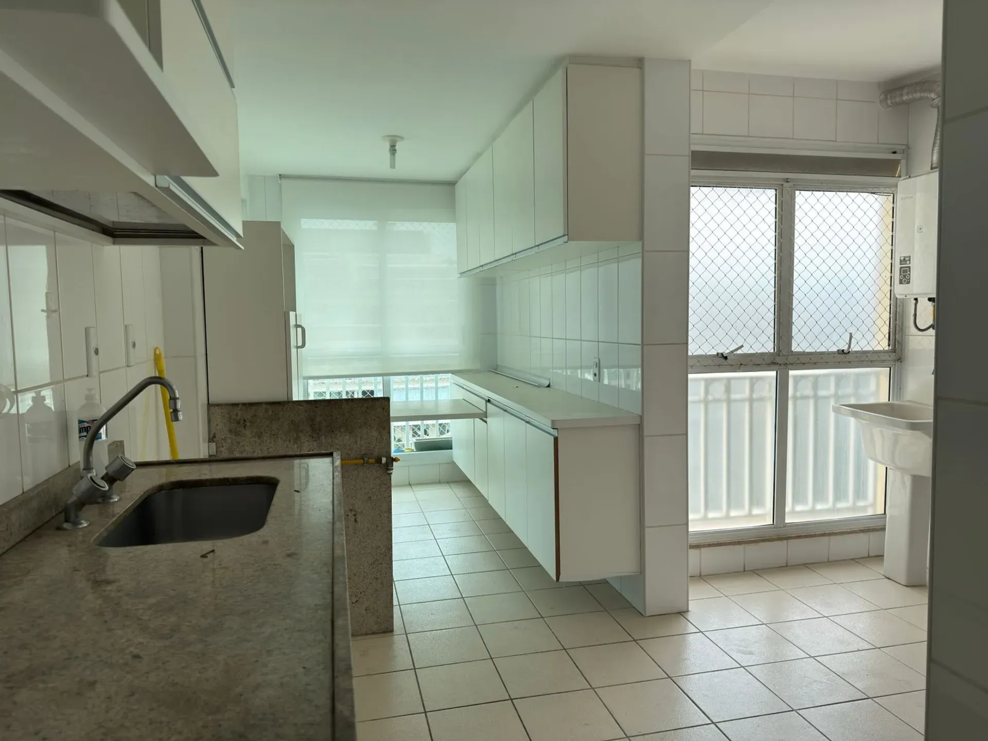 3-bedroom apartment in a building with a gym — photo 23