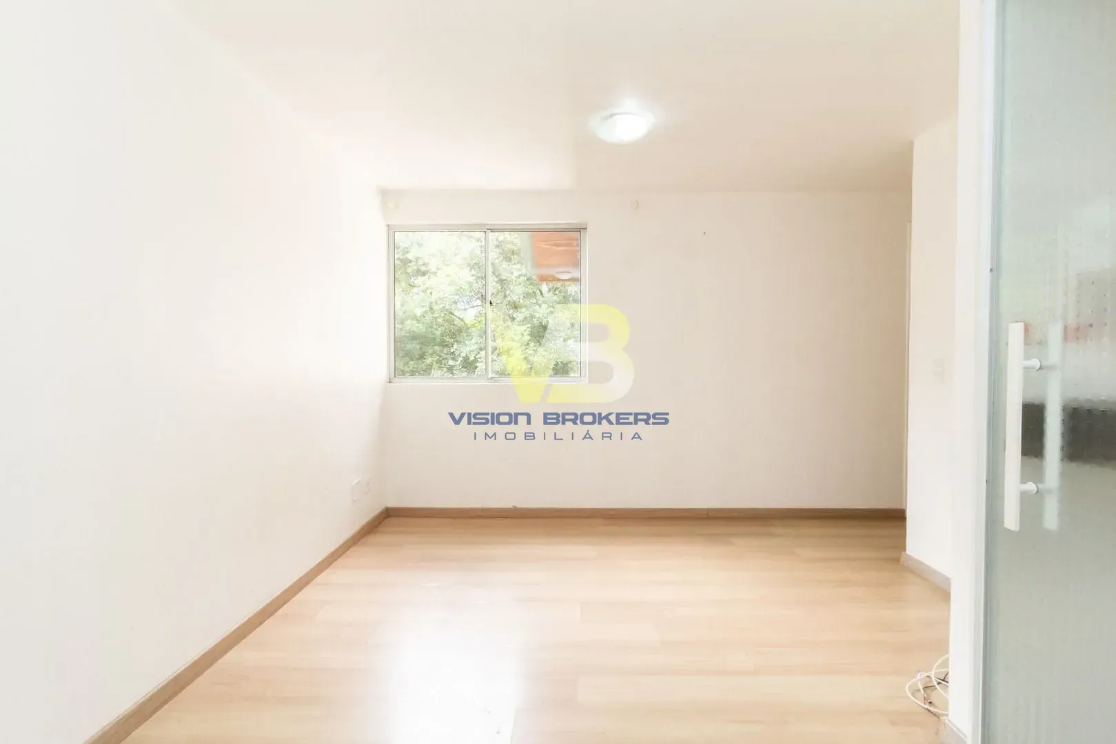 2-bedroom apartment with wood or laminate floors in Curitiba — photo 16