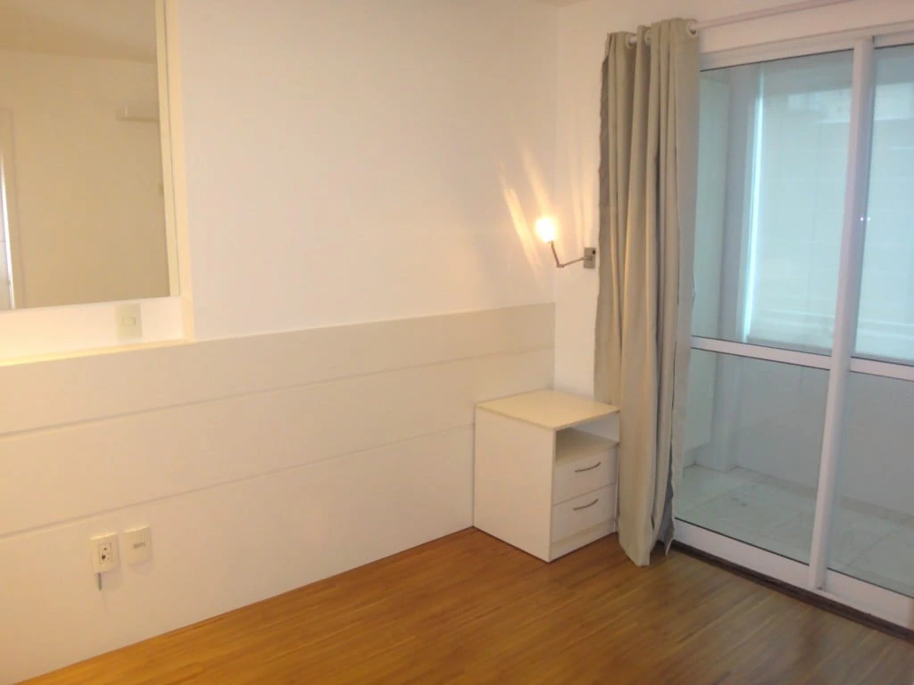 Studio, 69 m², with a glass-enclosed balcony — photo 3