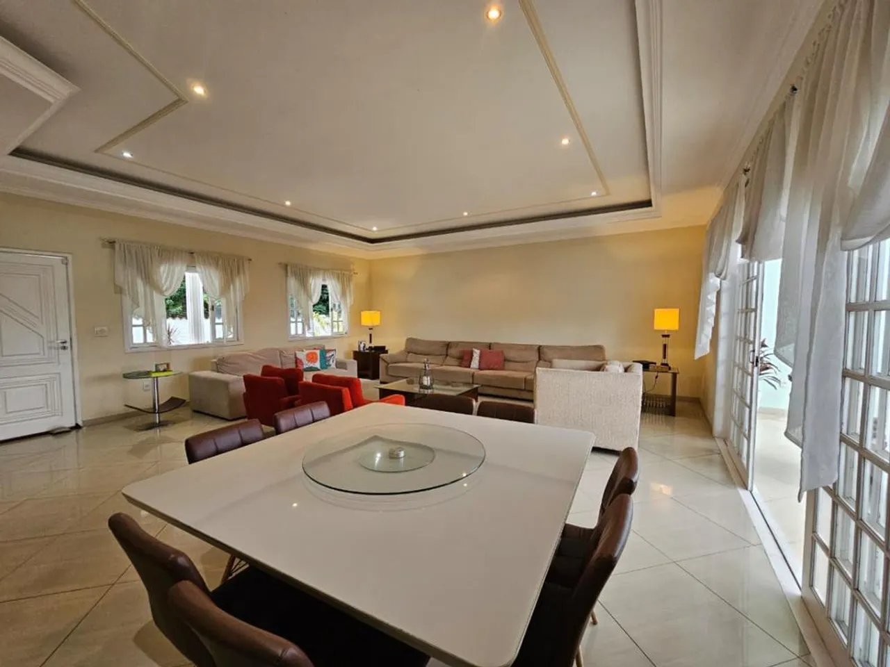 House with 5 bedrooms and open-plan kitchen — photo 15