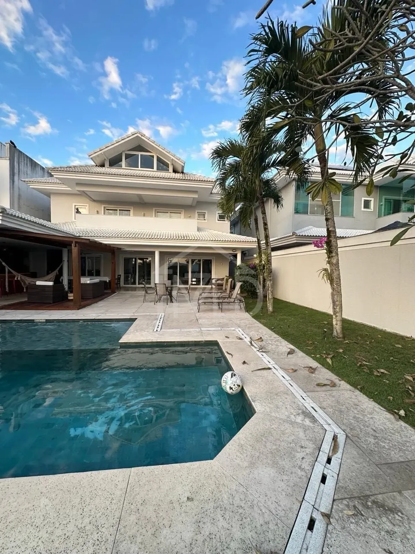 House with 4 suites, open-plan kitchen, 650 m² — photo 36