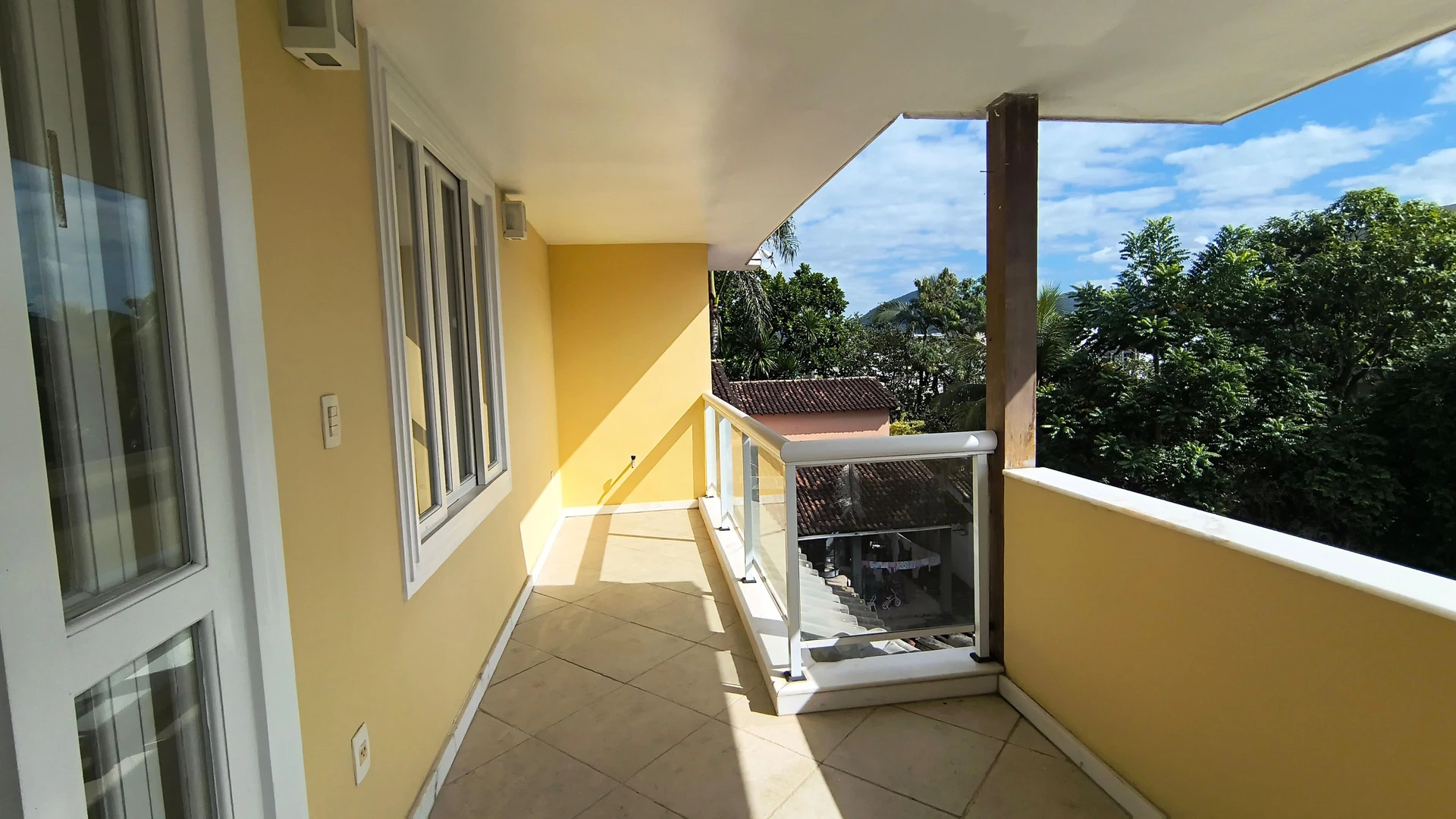 Furnished house with 7 bedrooms and open-plan kitchen — photo 21