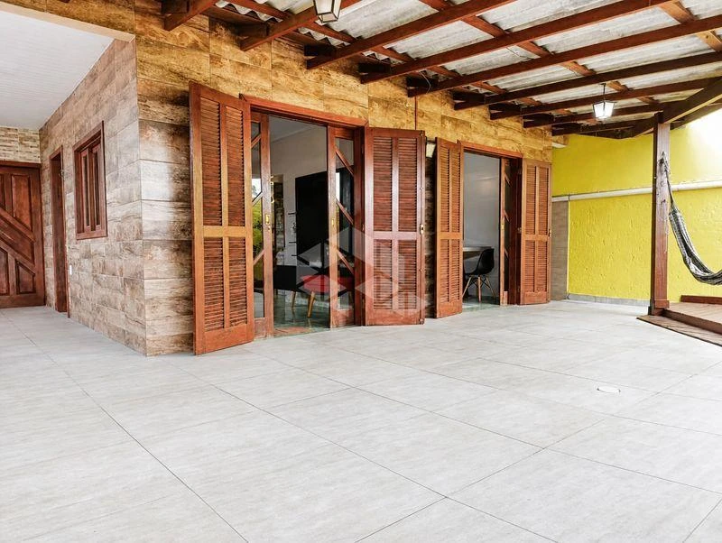 Balcony with a grill in a 2-bedroom house, 100 m² — photo 8