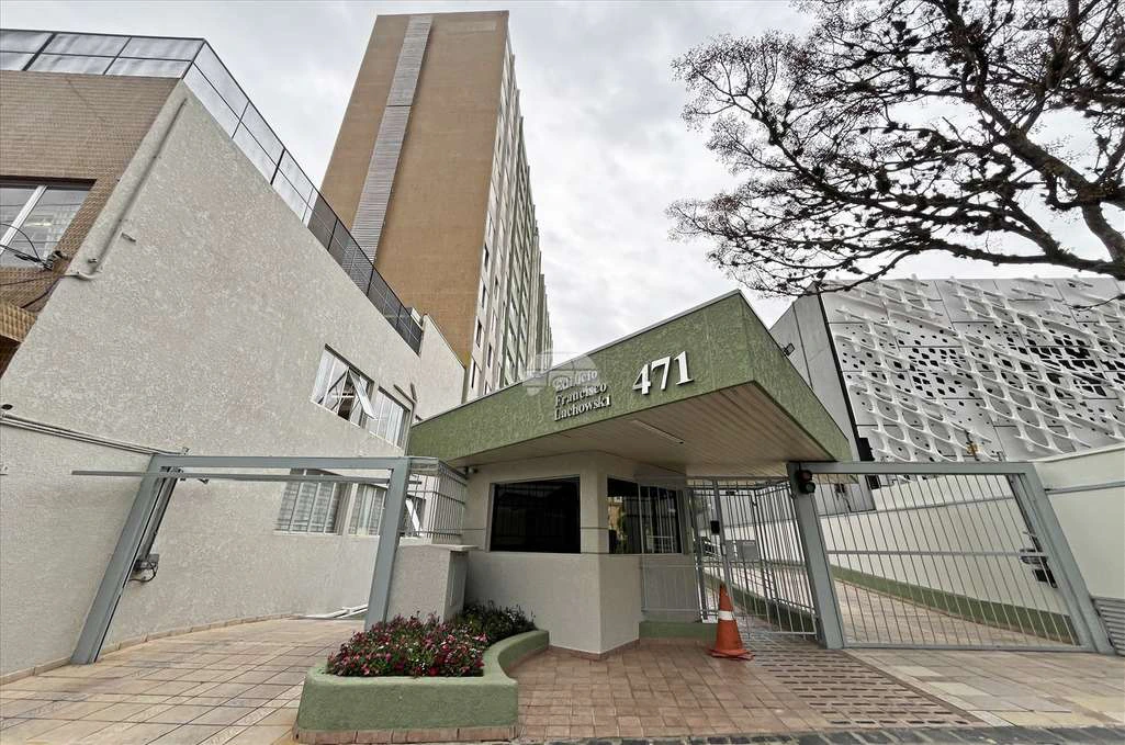 Apartamento de 3 quartos com piso de madeira na sala — photo 4