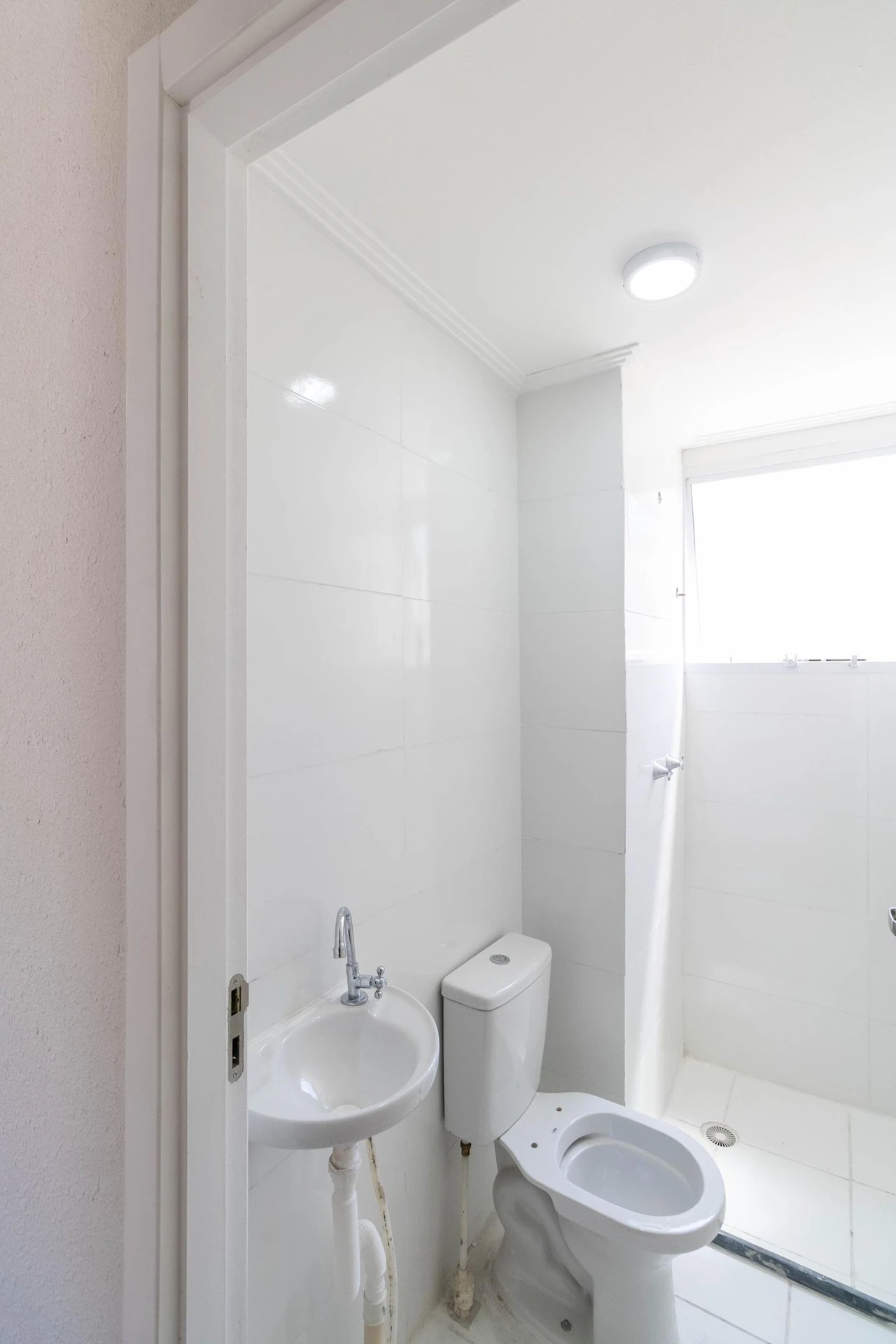 Glass-enclosed balcony in a 2-bedroom apartment, 44 m² — photo 34