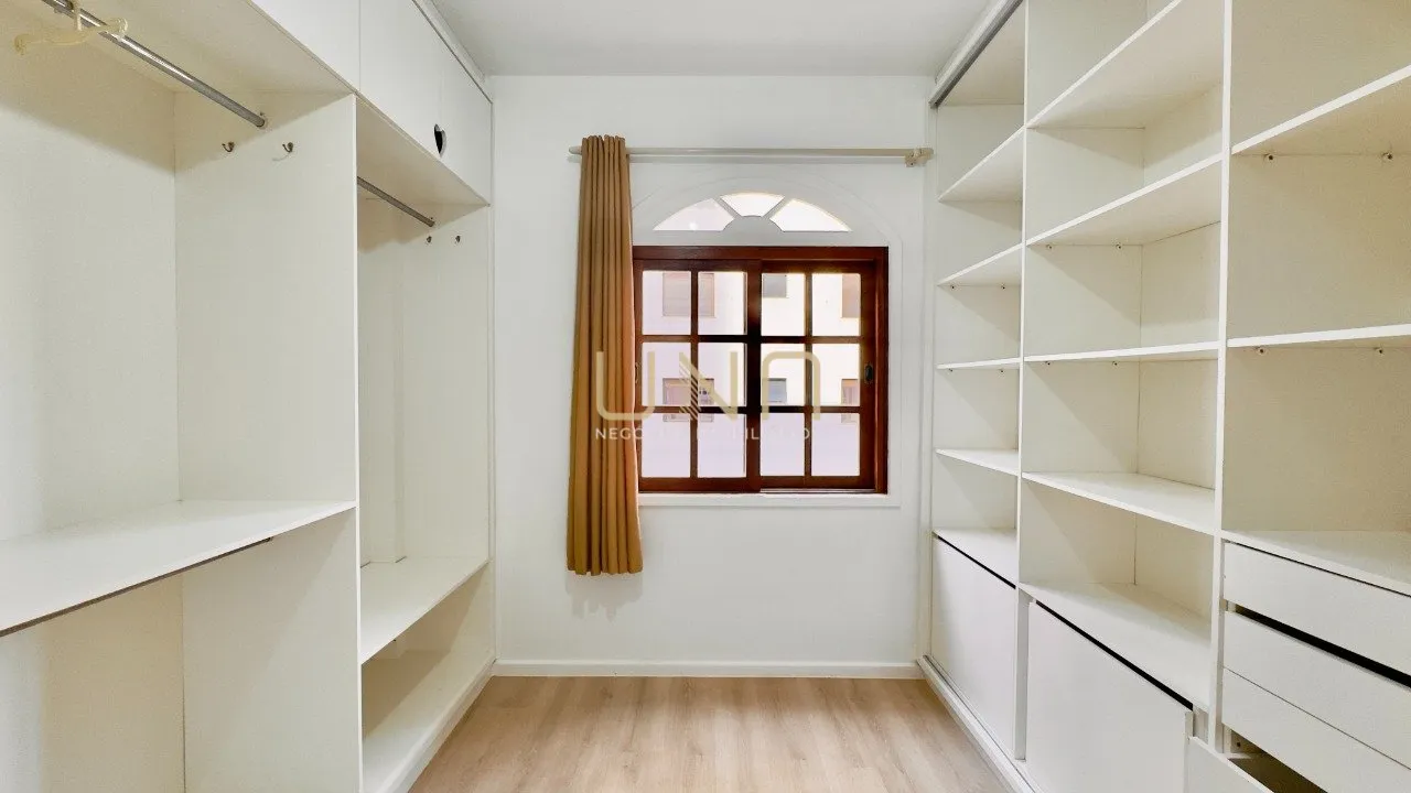 Vestidor y 2 dormitorios: departamento de 77 m² — photo 11