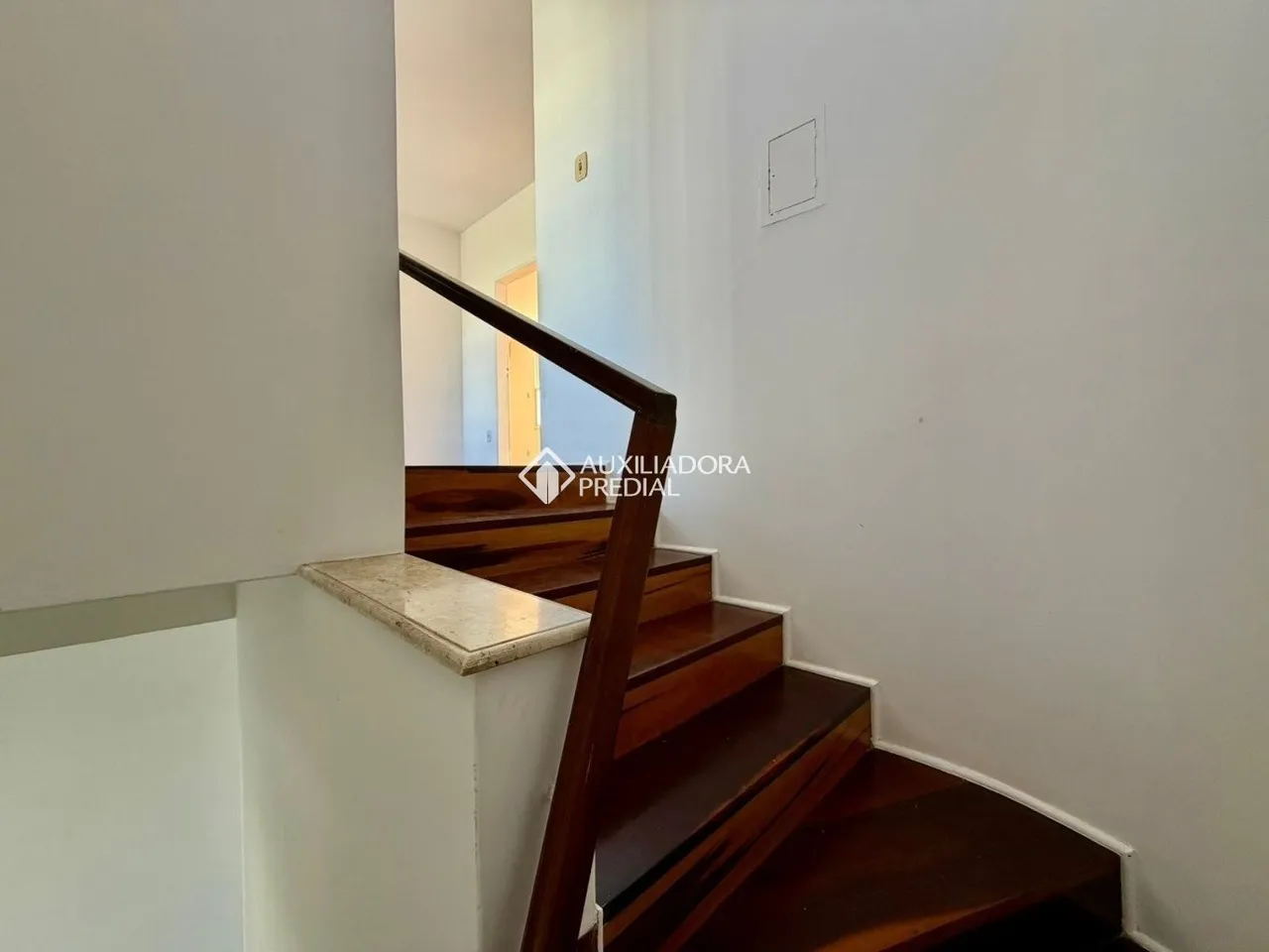 Робоче місце та 5 спалень: будинок 320 м² — photo 3