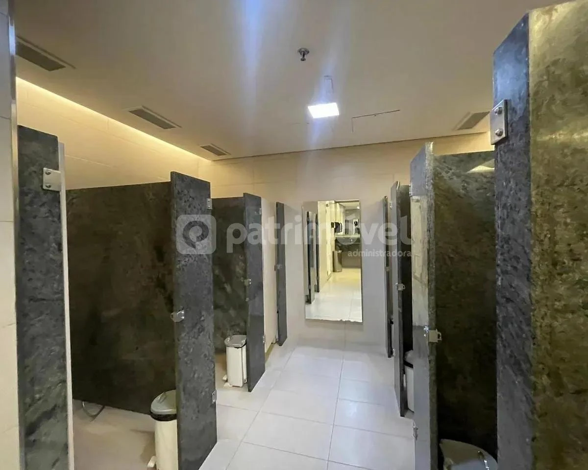 Apartamento sem mobília com 15 banheiros e janelas do chão — photo 21