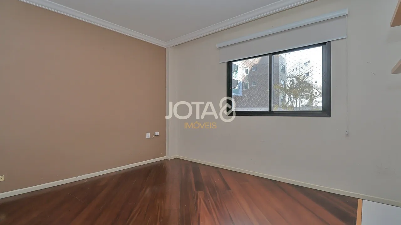 Apartamento de 3 dormitorios con balcón y 2 plazas, 109 m² — photo 20
