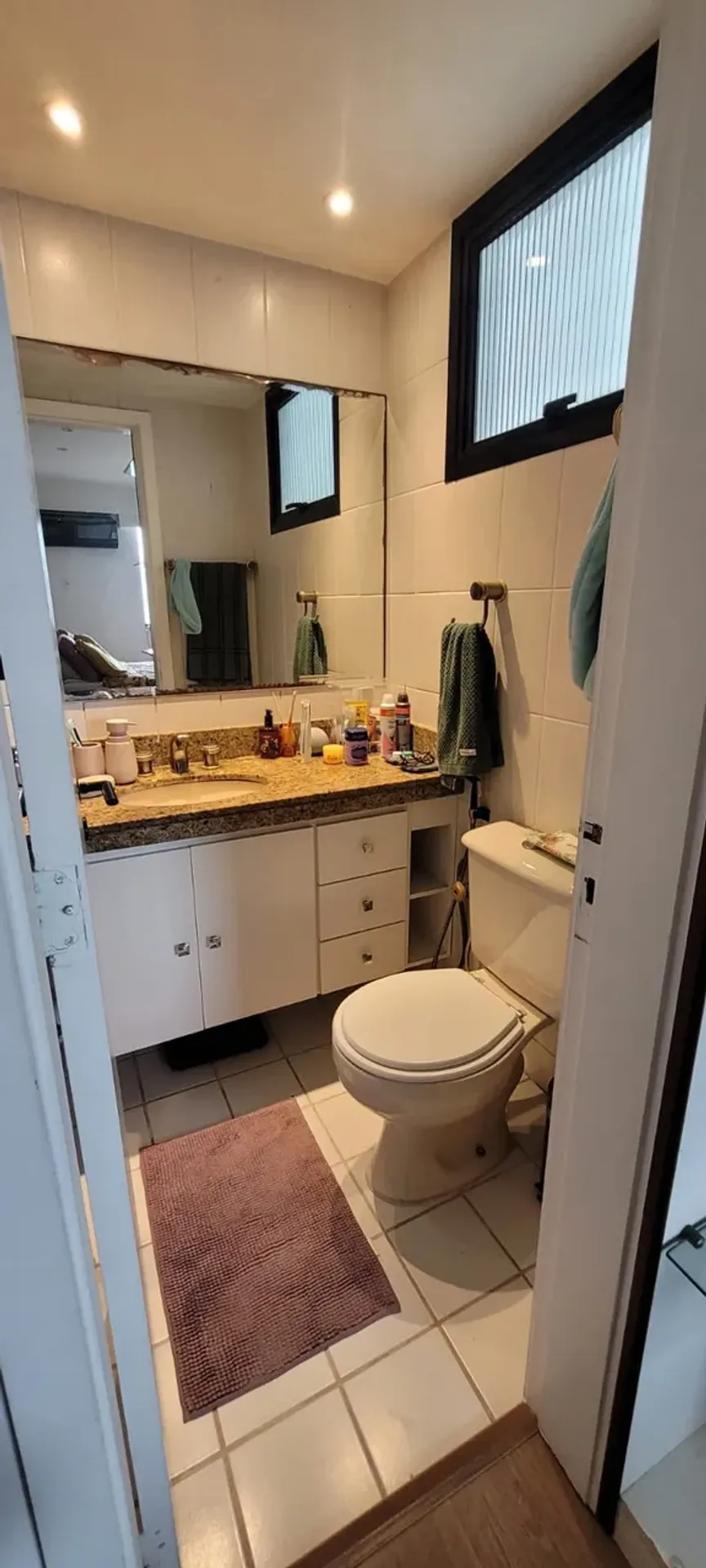 Furnished apartment, 96 m², with a glass-enclosed balcony — photo 4