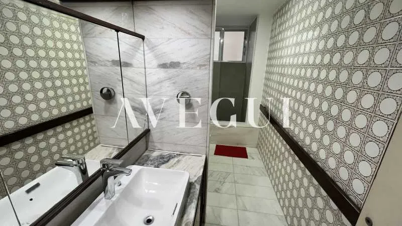 300 m² apartment with 4 bedrooms and floor-to-ceiling windows — photo 2