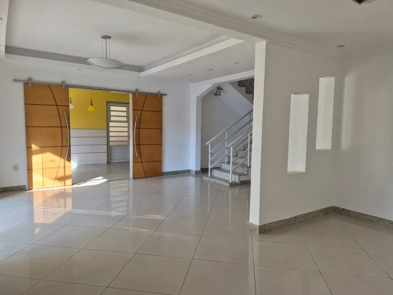 Unfurnished house with 4 bedrooms and 4 bathrooms and pool — photo 10