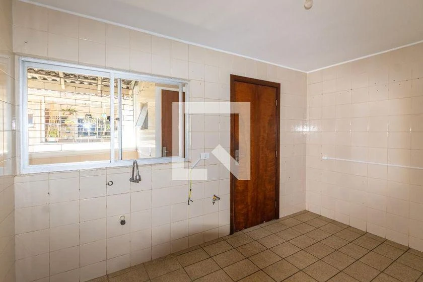 Walk-in closet in a 2-bedroom apartment, 75 m² — photo 2