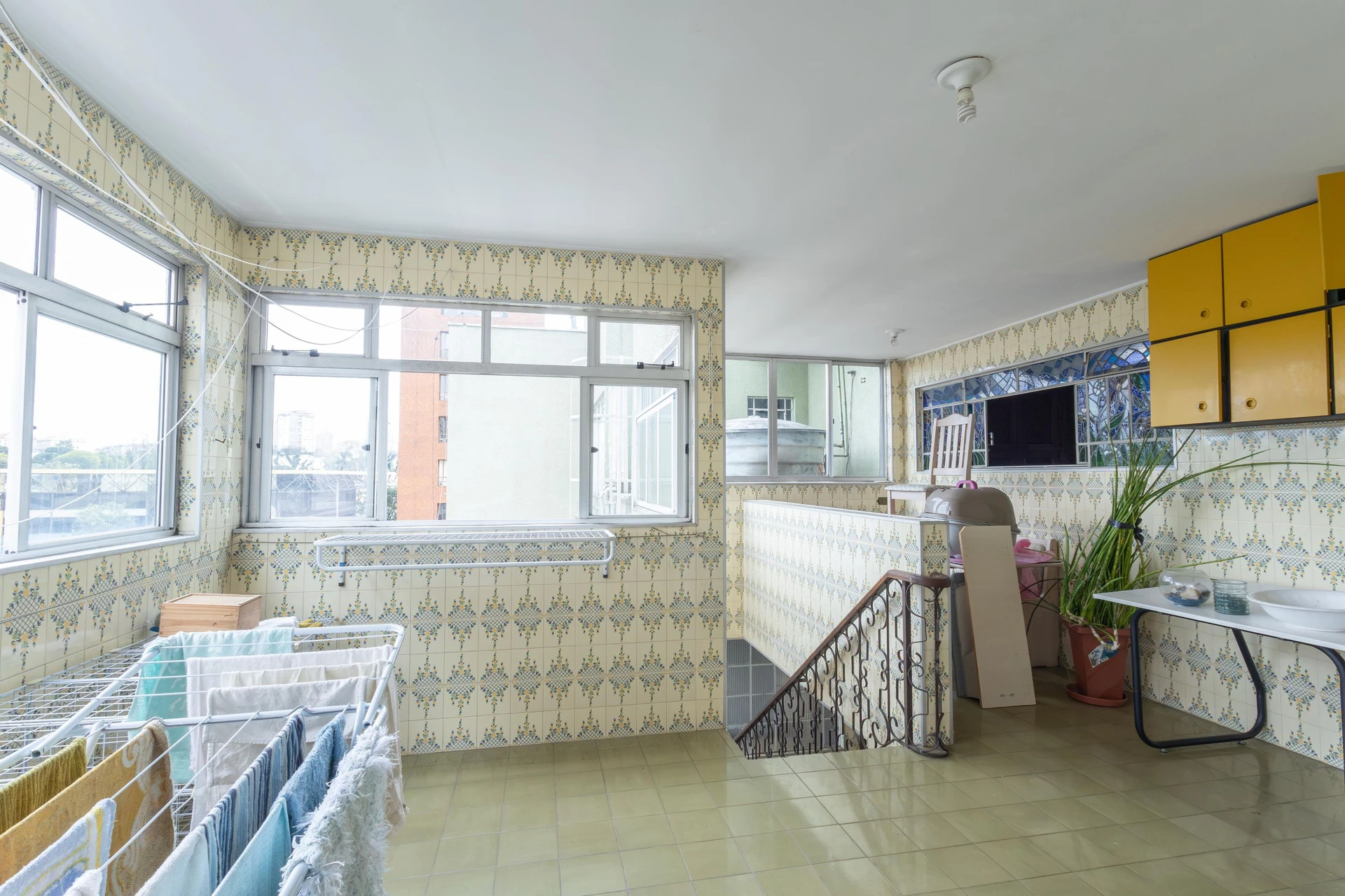 Furnished apartment with 3 bedrooms and 1 en-suite — photo 8