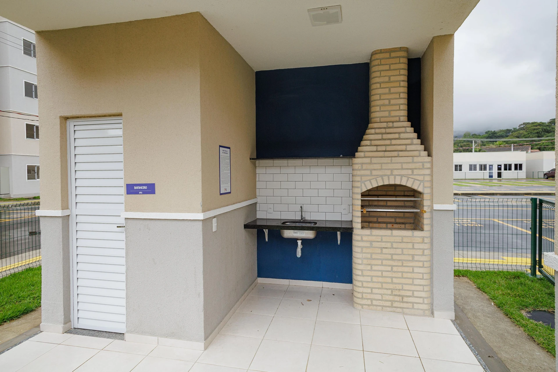 Apartment for rent with 2 bedrooms and a condo pool — photo 18