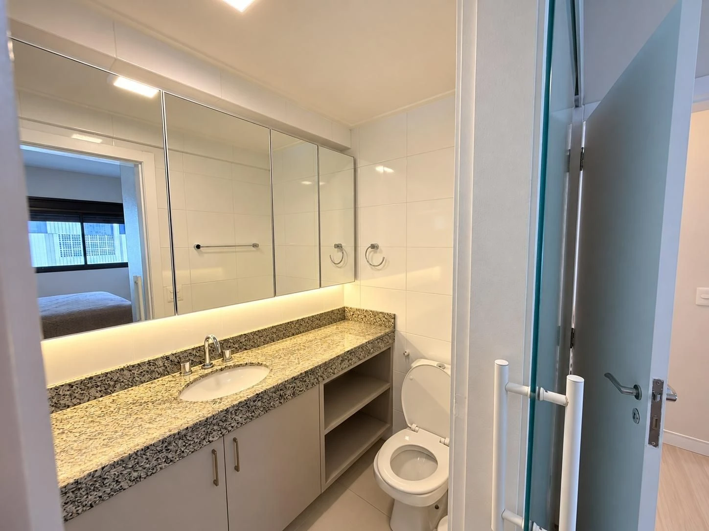 3-bedroom apartment with a home office — photo 14