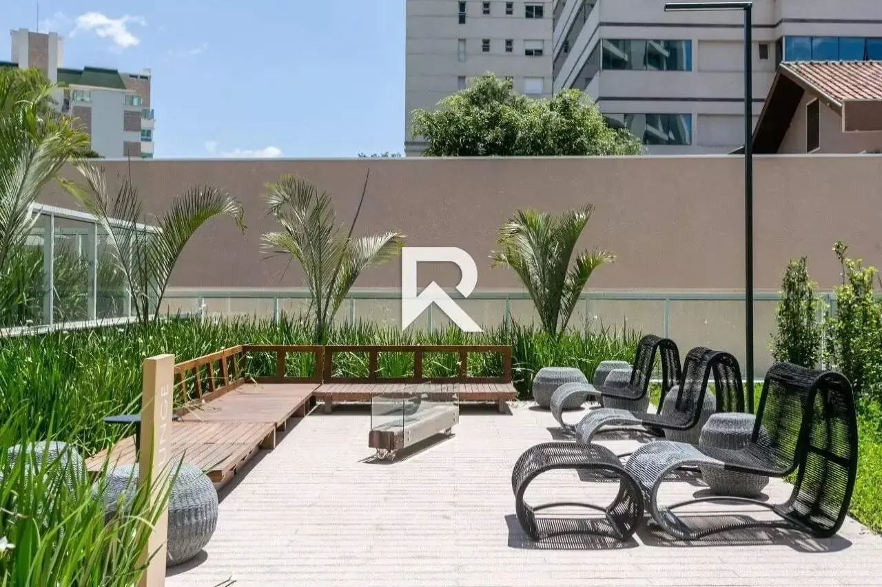 Furnished apartment with 4 en-suite rooms and glazed balcony — photo 31