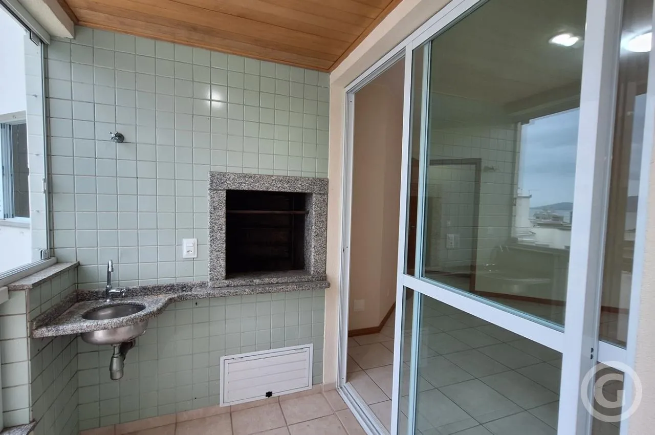 4-bedroom apartment with an enclosed balcony grill — photo 20
