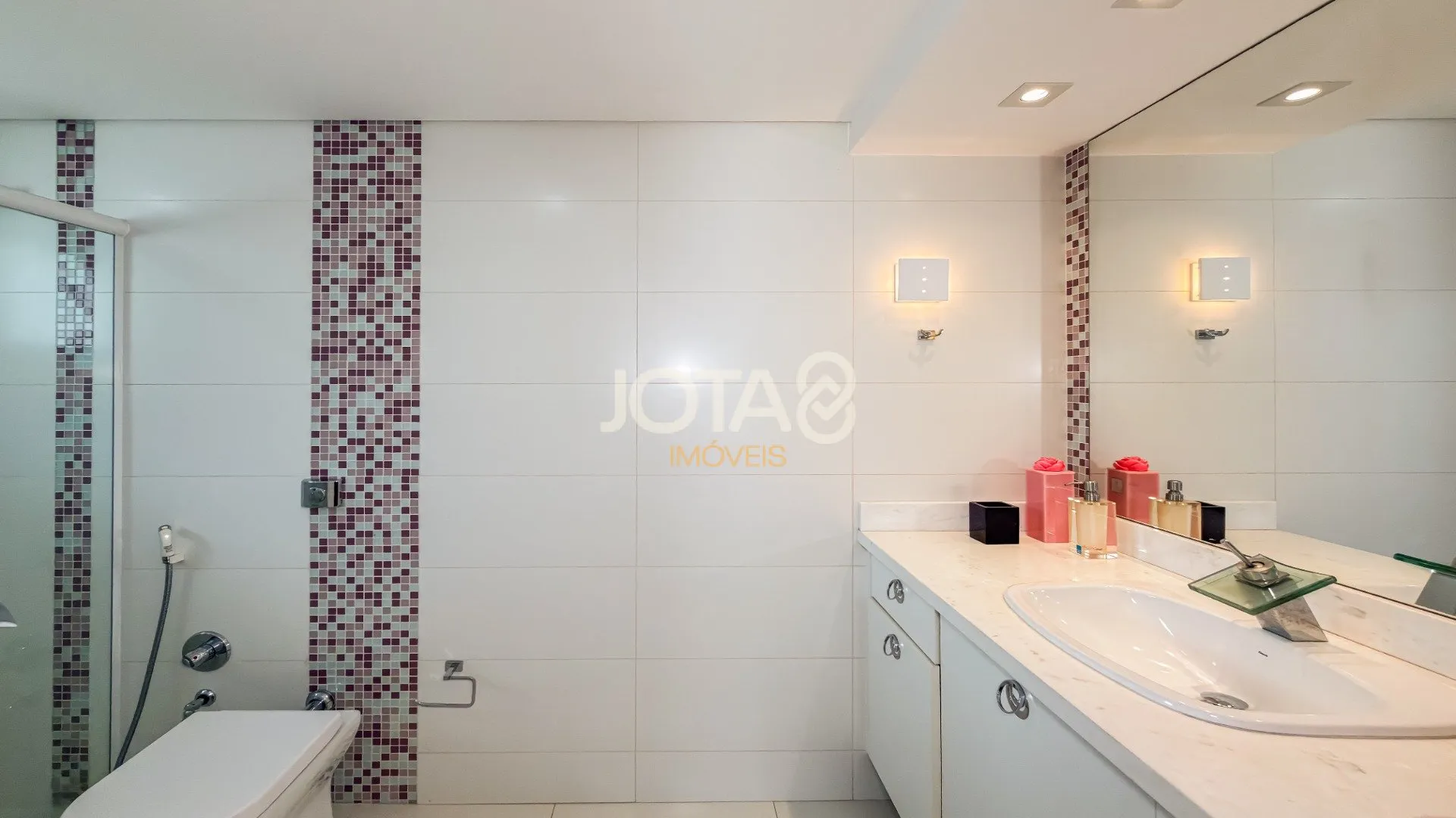 House with 3 en-suite bedrooms and private BBQ — photo 22