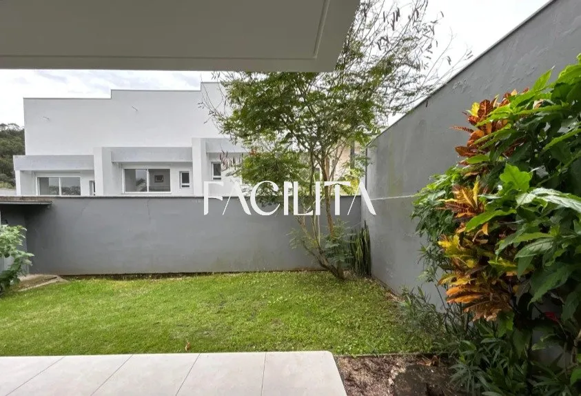 Casa com 3 quartos e cozinha americana com fogão — photo 47