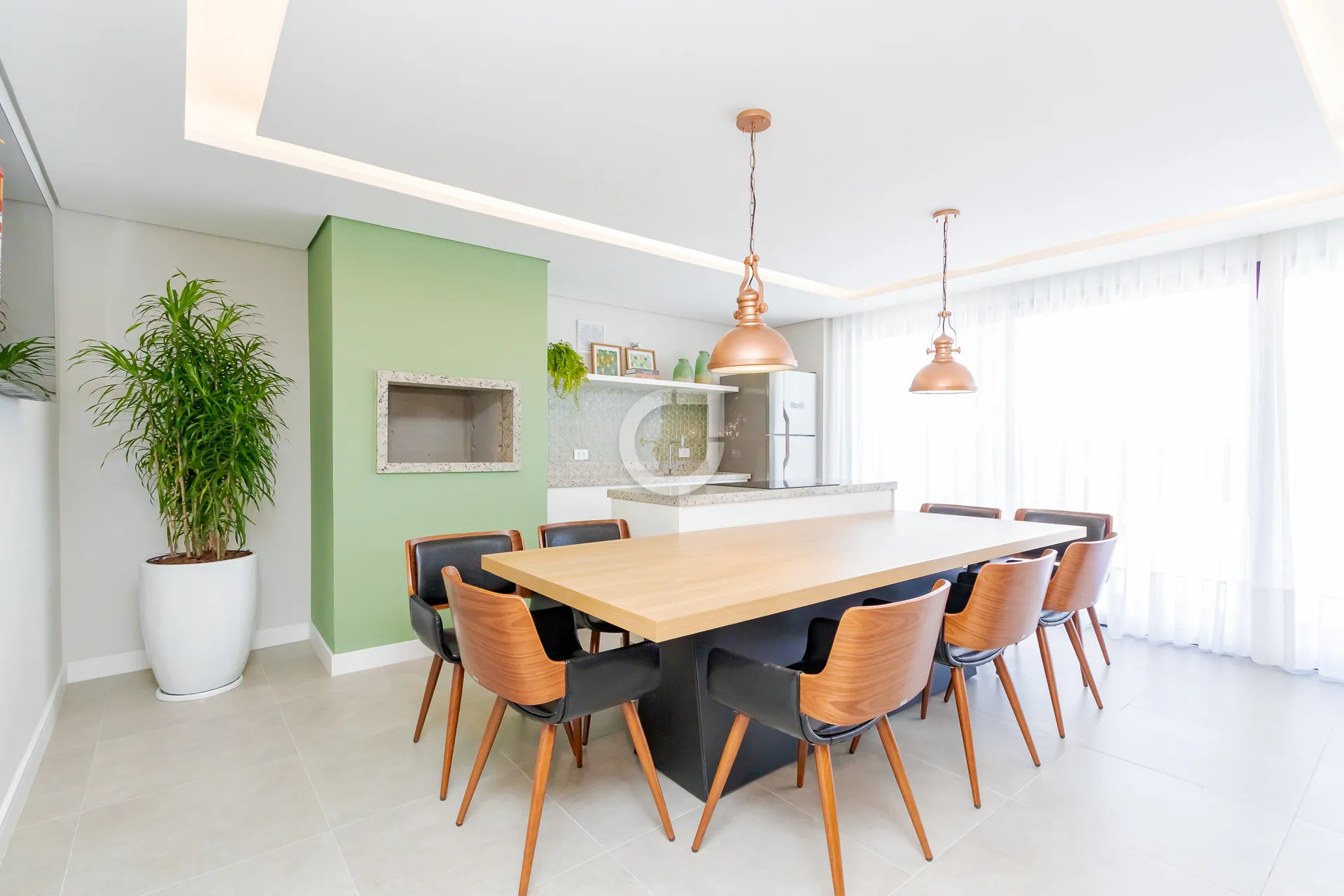 Furnished 1-bedroom apartment with open-plan kitchen — photo 29