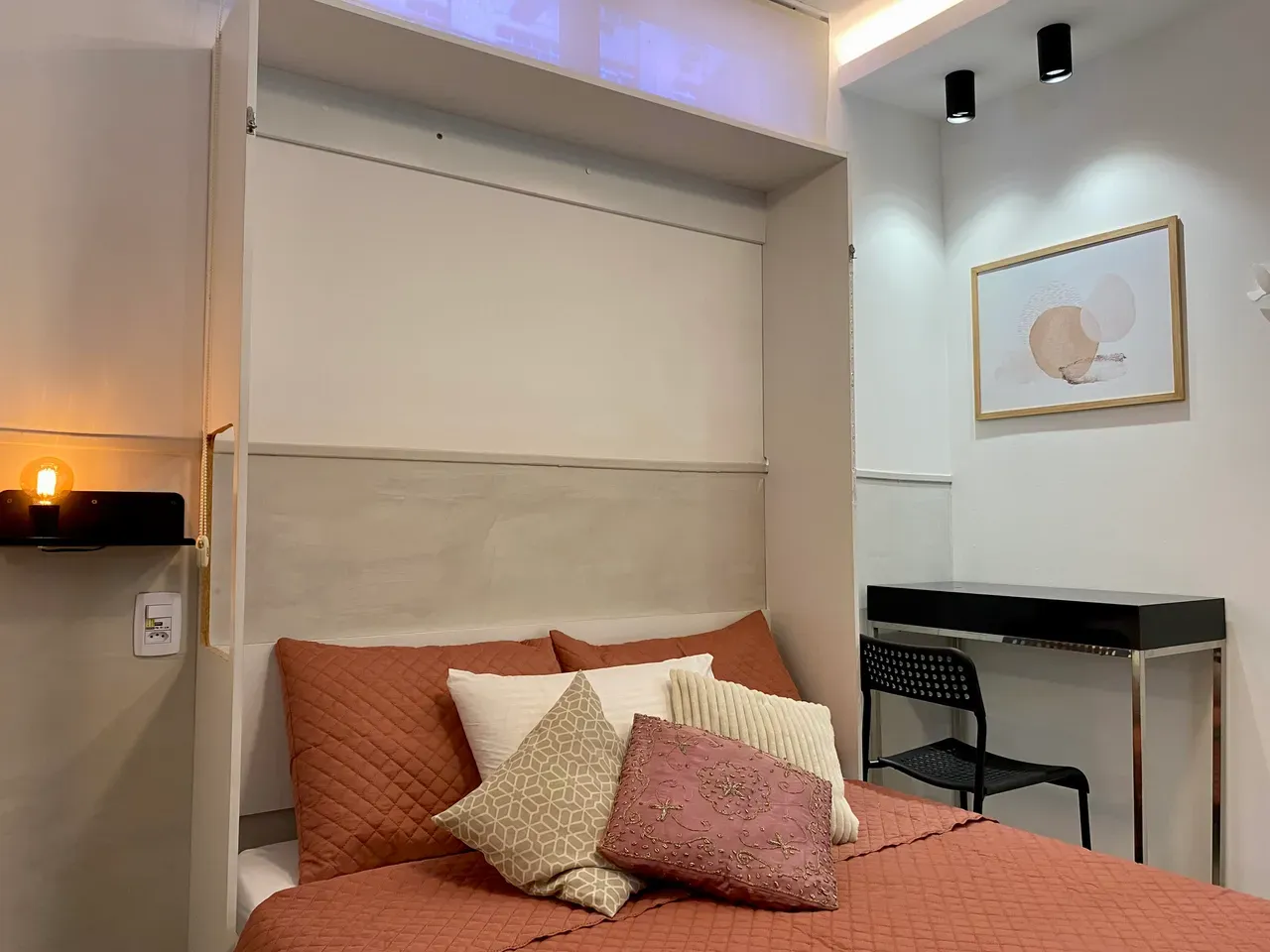 One-bedroom apartment with a washing machine — photo 4
