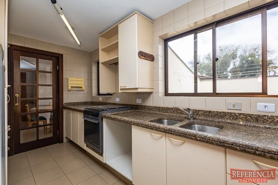 Condo house with 3 bedrooms and a closed kitchen — photo 28