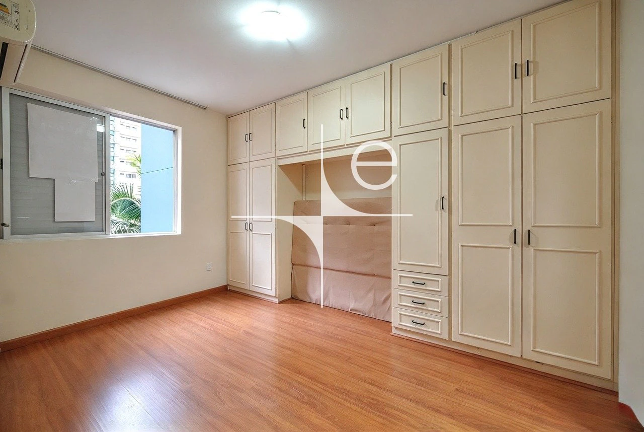 Apartment, 48 m², with wood or laminate floors — photo 3