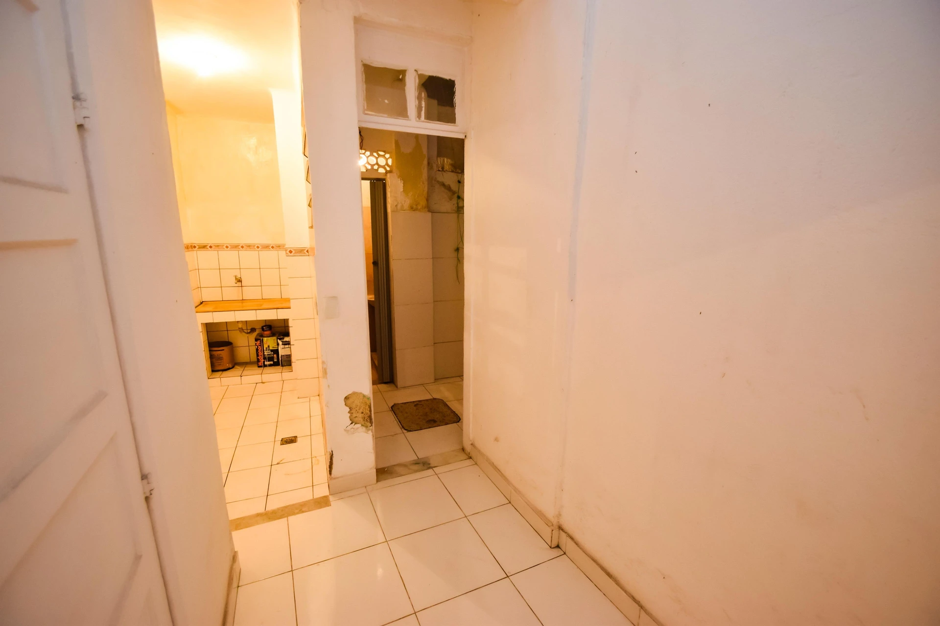 Unfurnished studio with no parking and 1 bedroom — photo 24