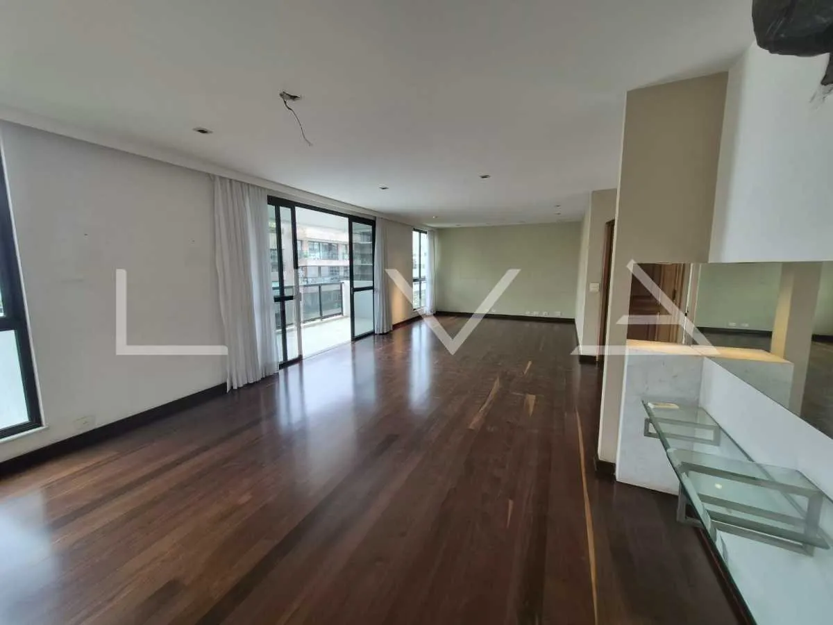 Furnished apartment, 167 m², with a bathtub — photo 14