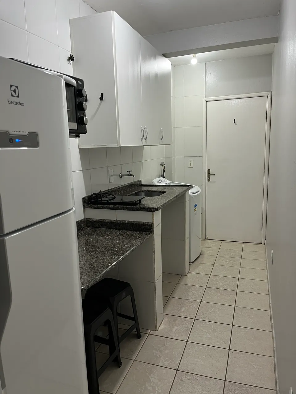 Furnished studio with balcony, bedroom and bathroom — photo 2