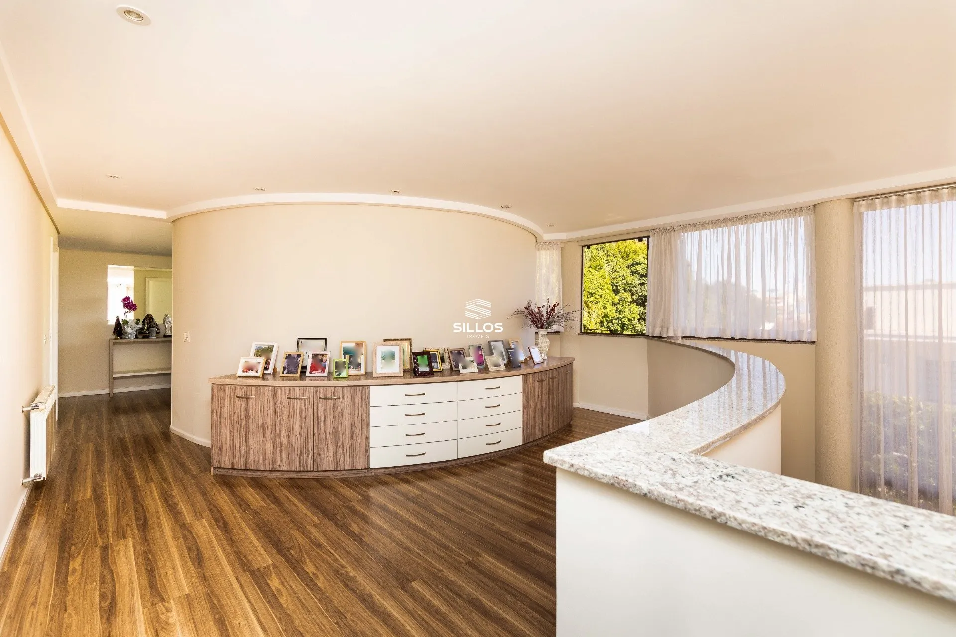 House with 4 bedrooms, 8 parking spaces in a condo — photo 28