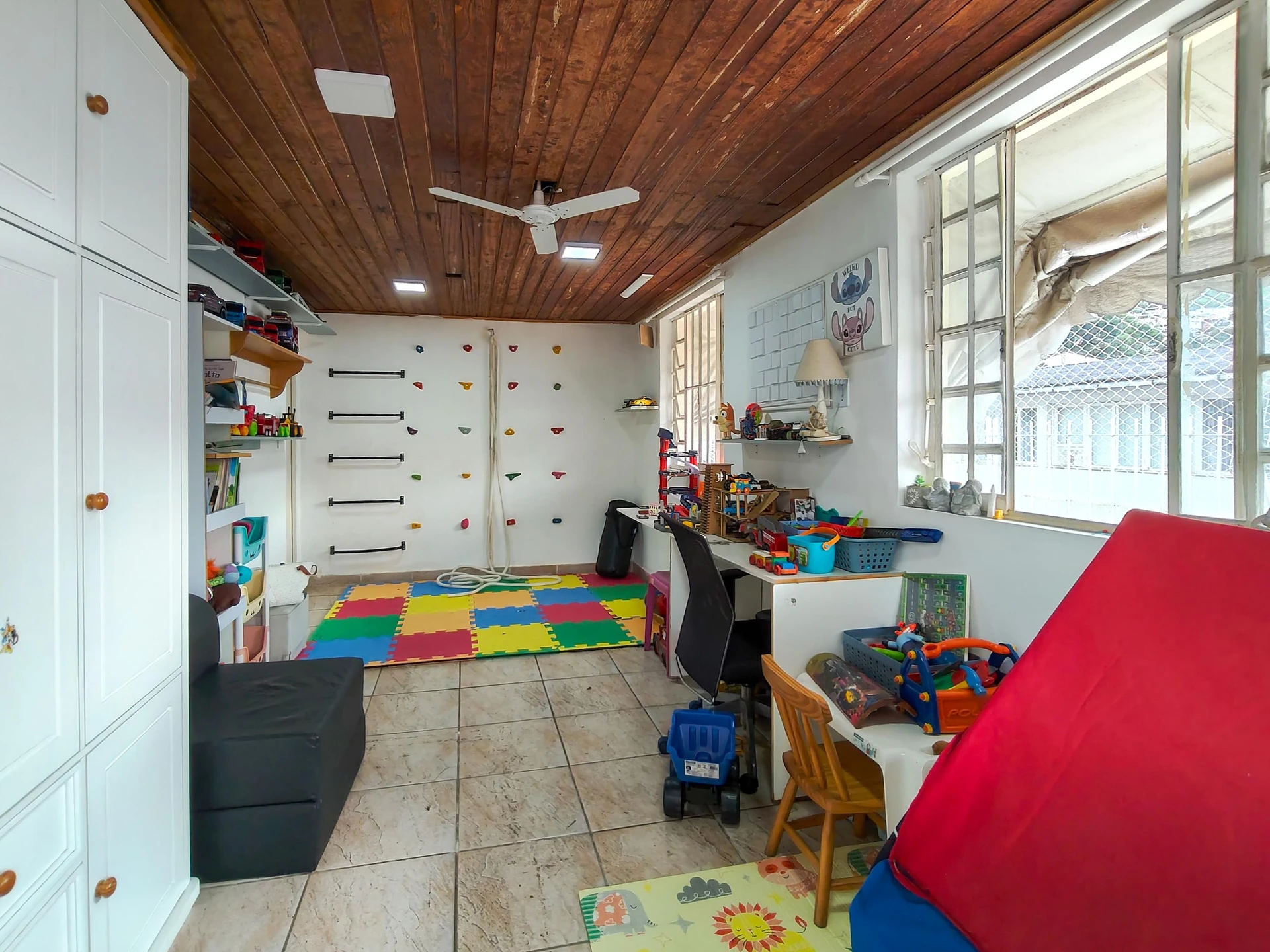 3-bedroom apartment with a mountain view in Rio de Janeiro — photo 30
