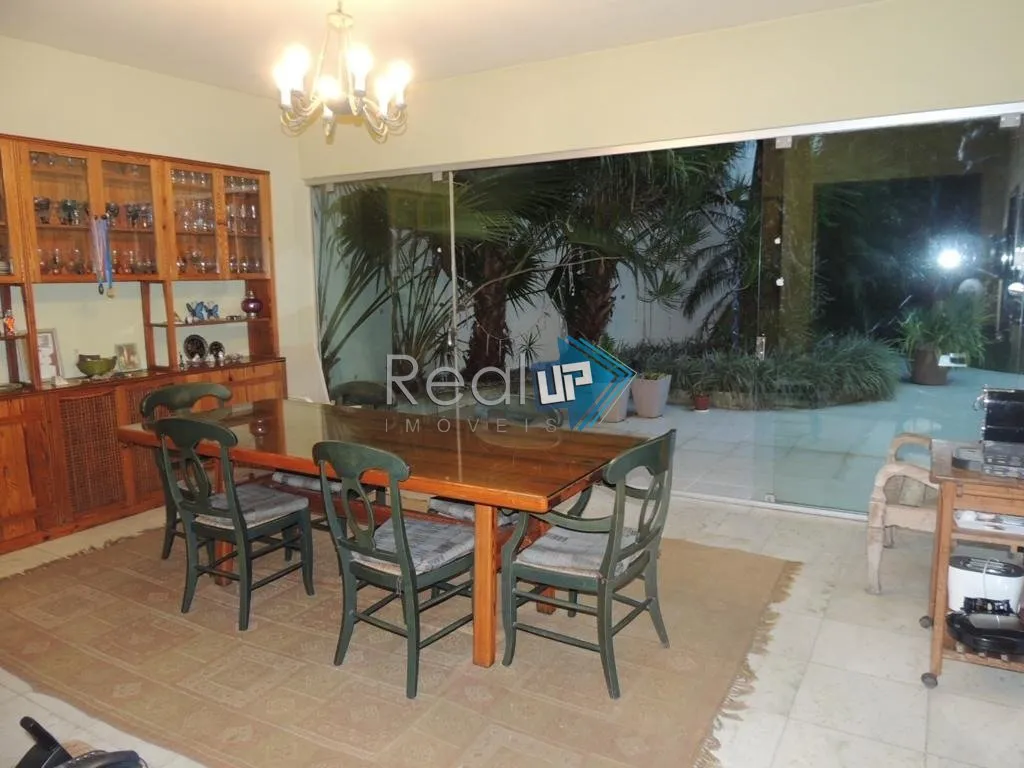 House with 3 bedrooms and 600 m² plus private BBQ terrace — photo 3