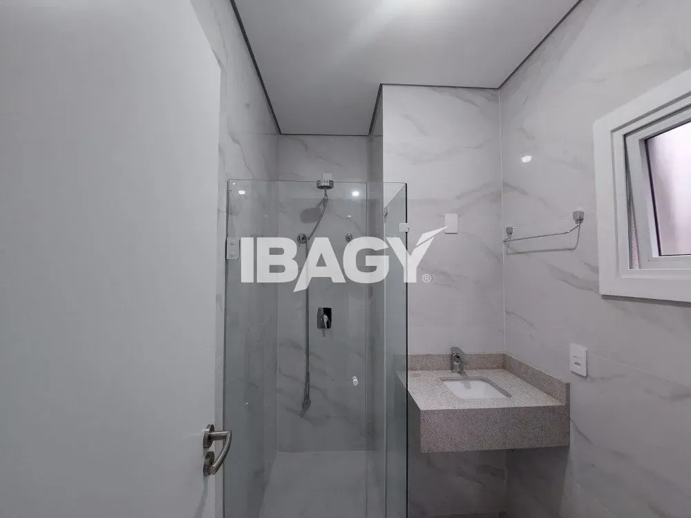 Furnished 133 m² apartment with 3 en-suite bedrooms — photo 43