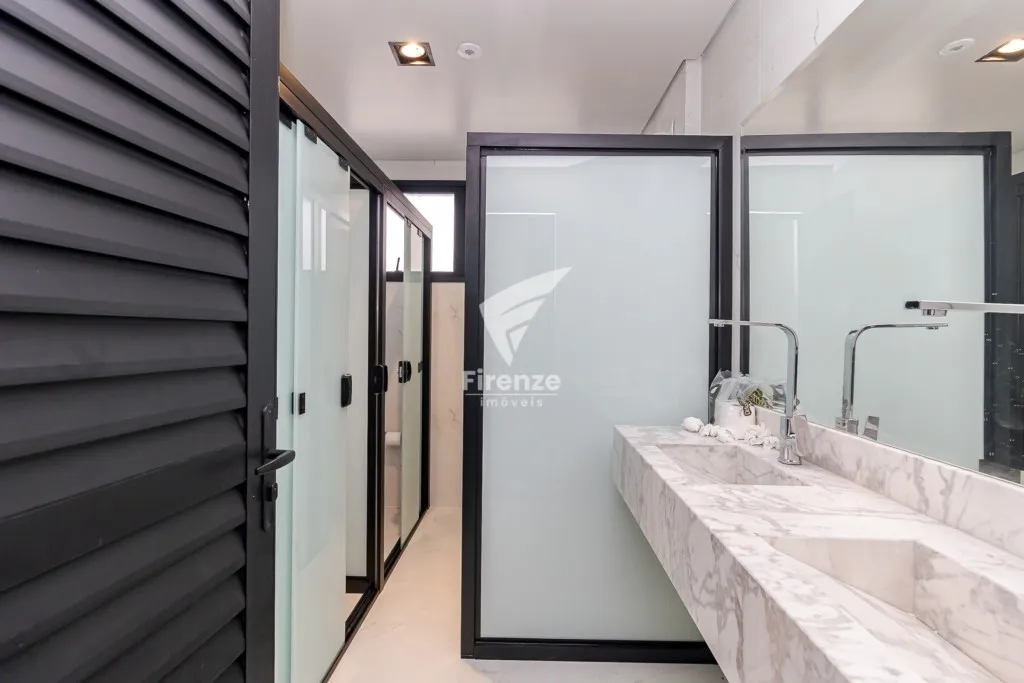 Apartamento mobiliado com cozinha integrada e varanda fechada — photo 49