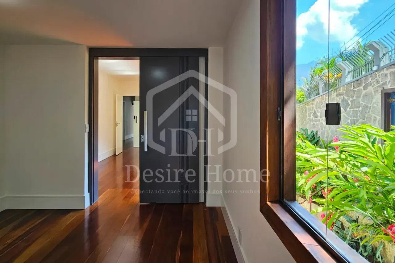Casa com 4 quartos e 5 banheiros, cozinha a gás — photo 4
