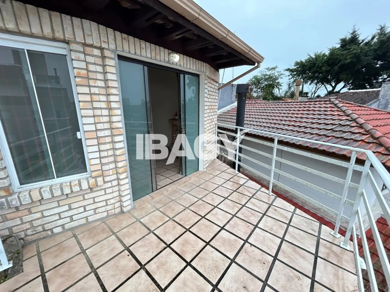 Casa amueblada con cocina cerrada y zona de lavandería — photo 7