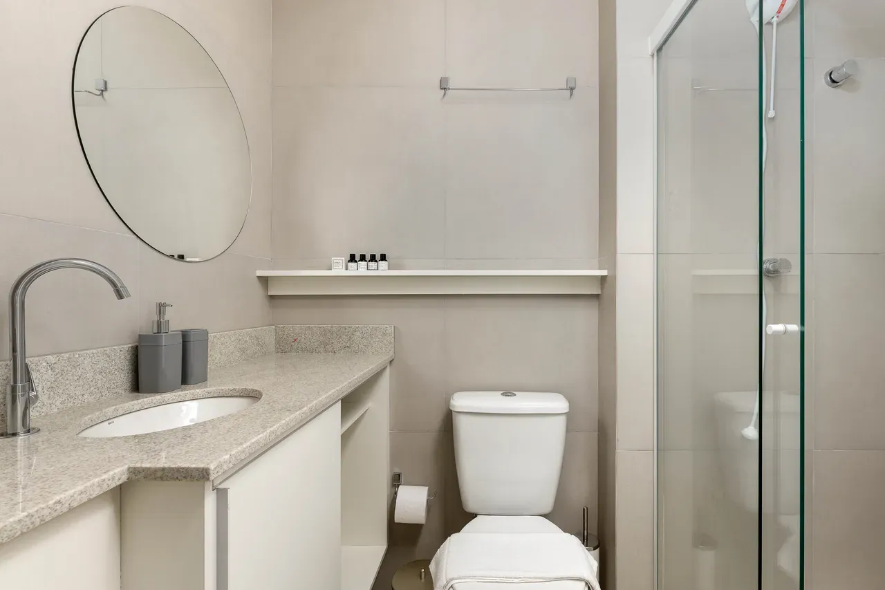 One-bedroom apartment in a building with a coworking space — photo 9