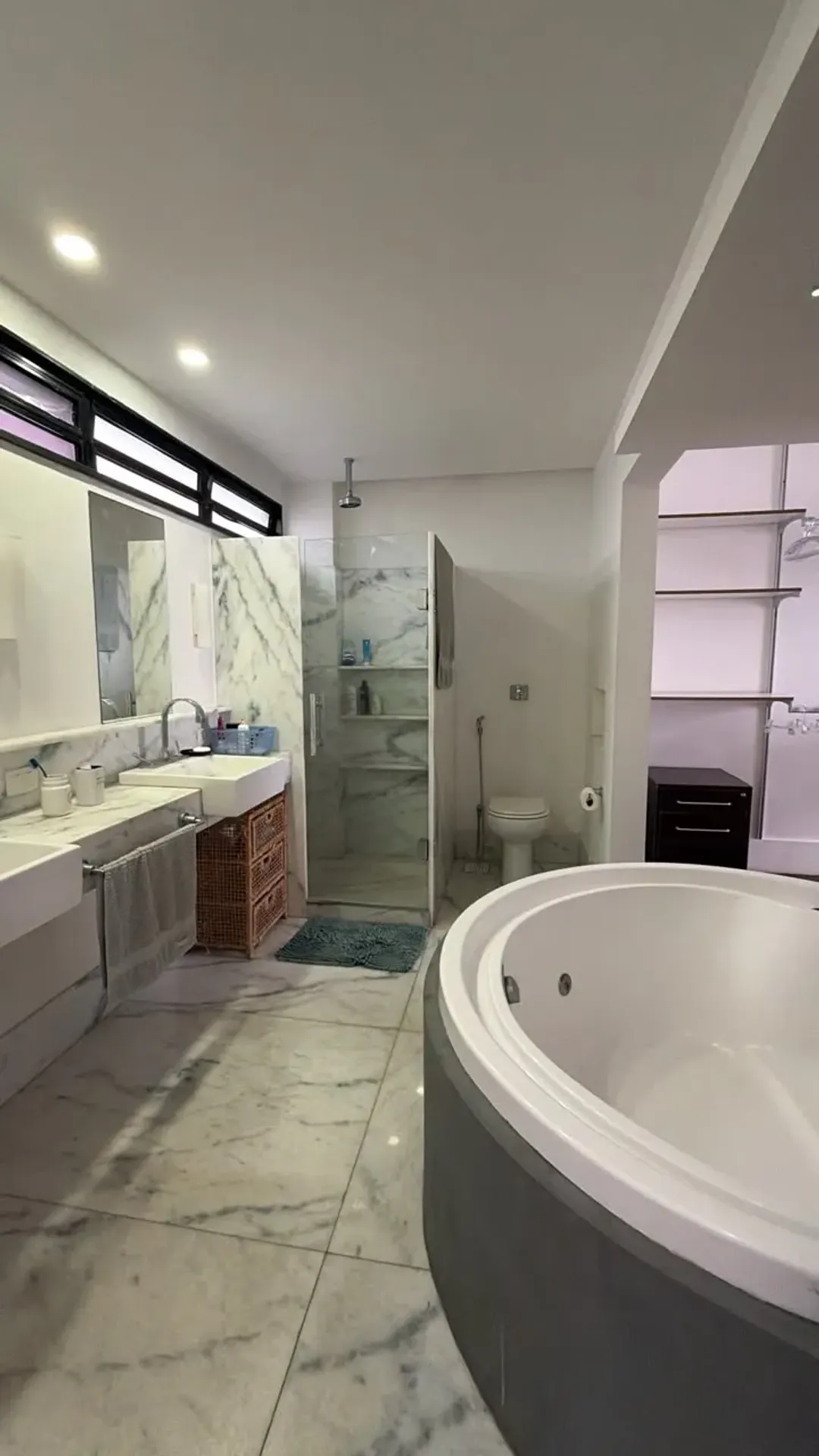 Furnished apartment with 4 bedrooms and open-plan kitchen — photo 19