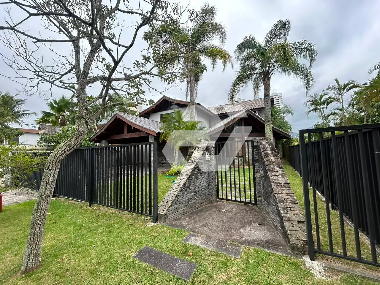 4-bedroom house with 5 bathrooms and 5 parking spots — photo 26