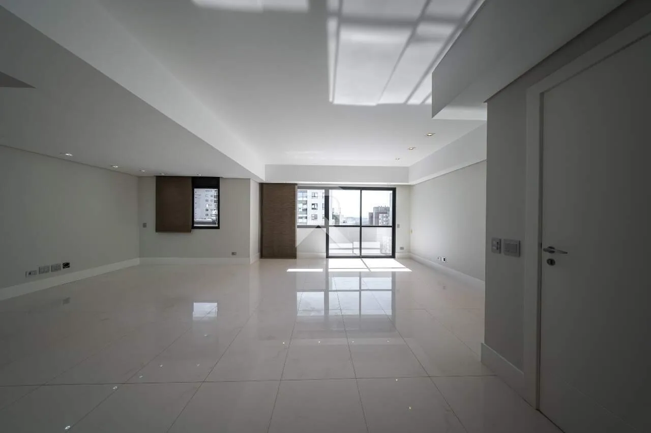 151 m² apartment with 3 bedrooms and 2 parking spots