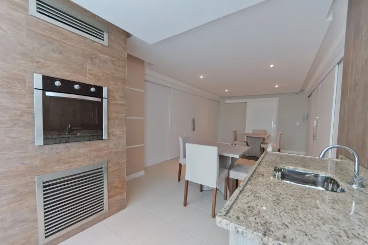 Furnished 37 m² studio with an open-plan kitchen — photo 4