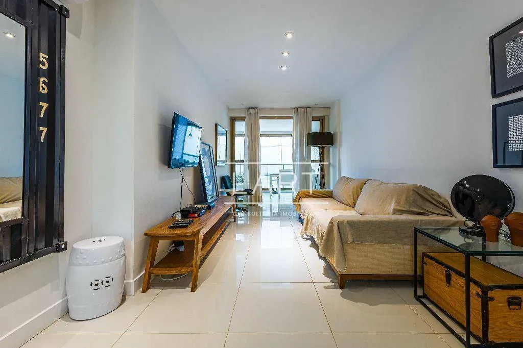 Apartamento com 2 dormitórios e varanda de vidro — photo 17