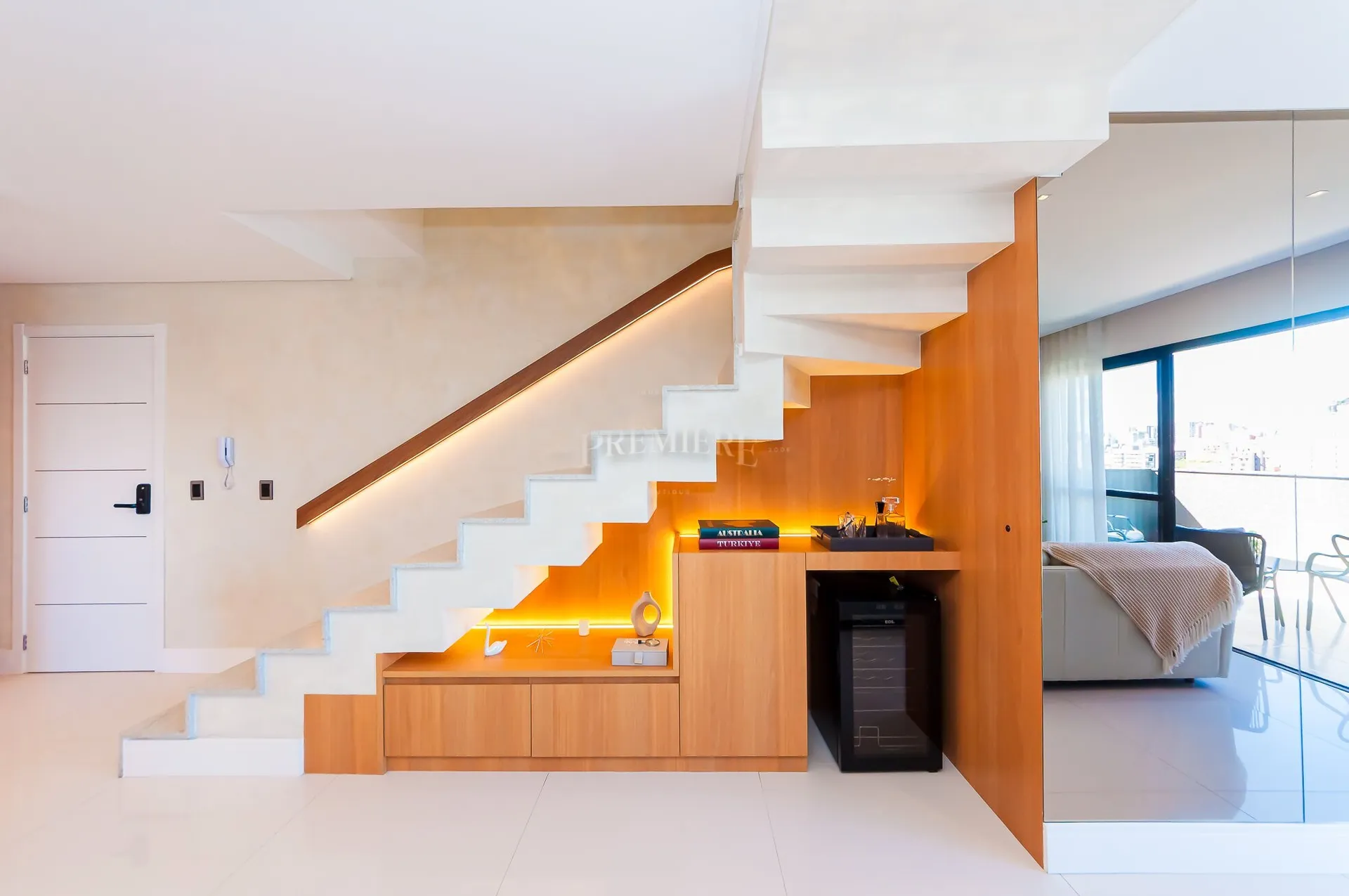 Furnished apartment, 151 m², with floor-to-ceiling windows — photo 34