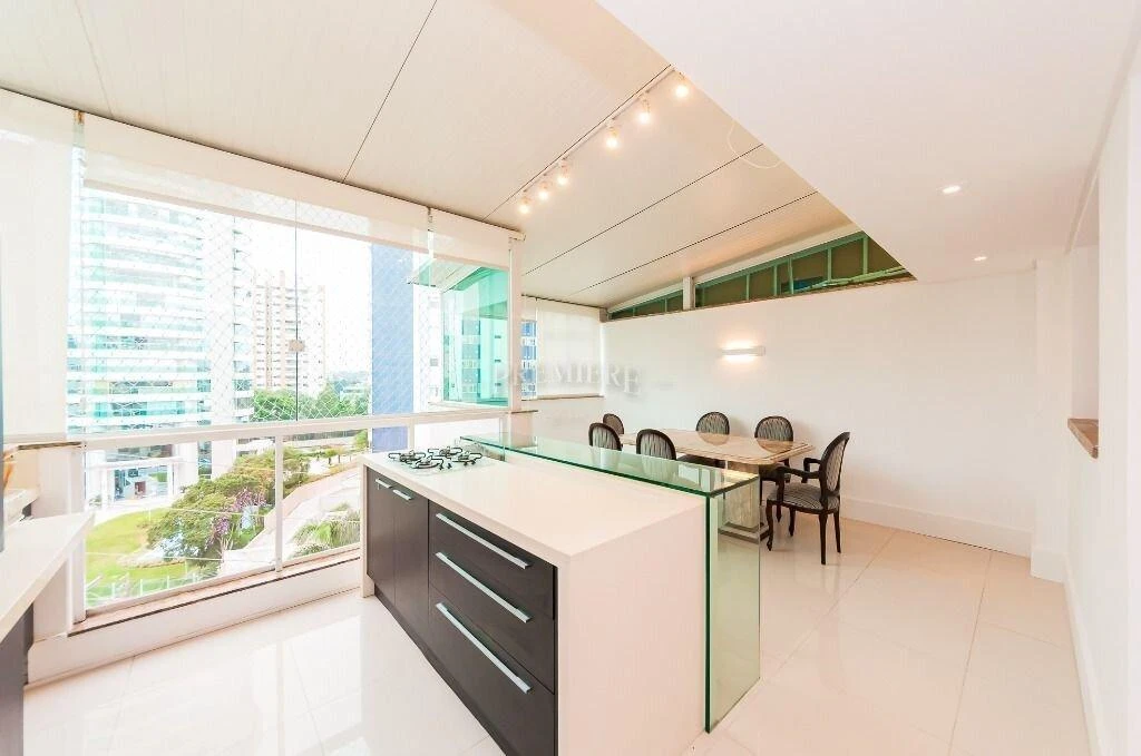 3-bedroom apartment, 1 with its own bathroom, 192 m² — photo 32