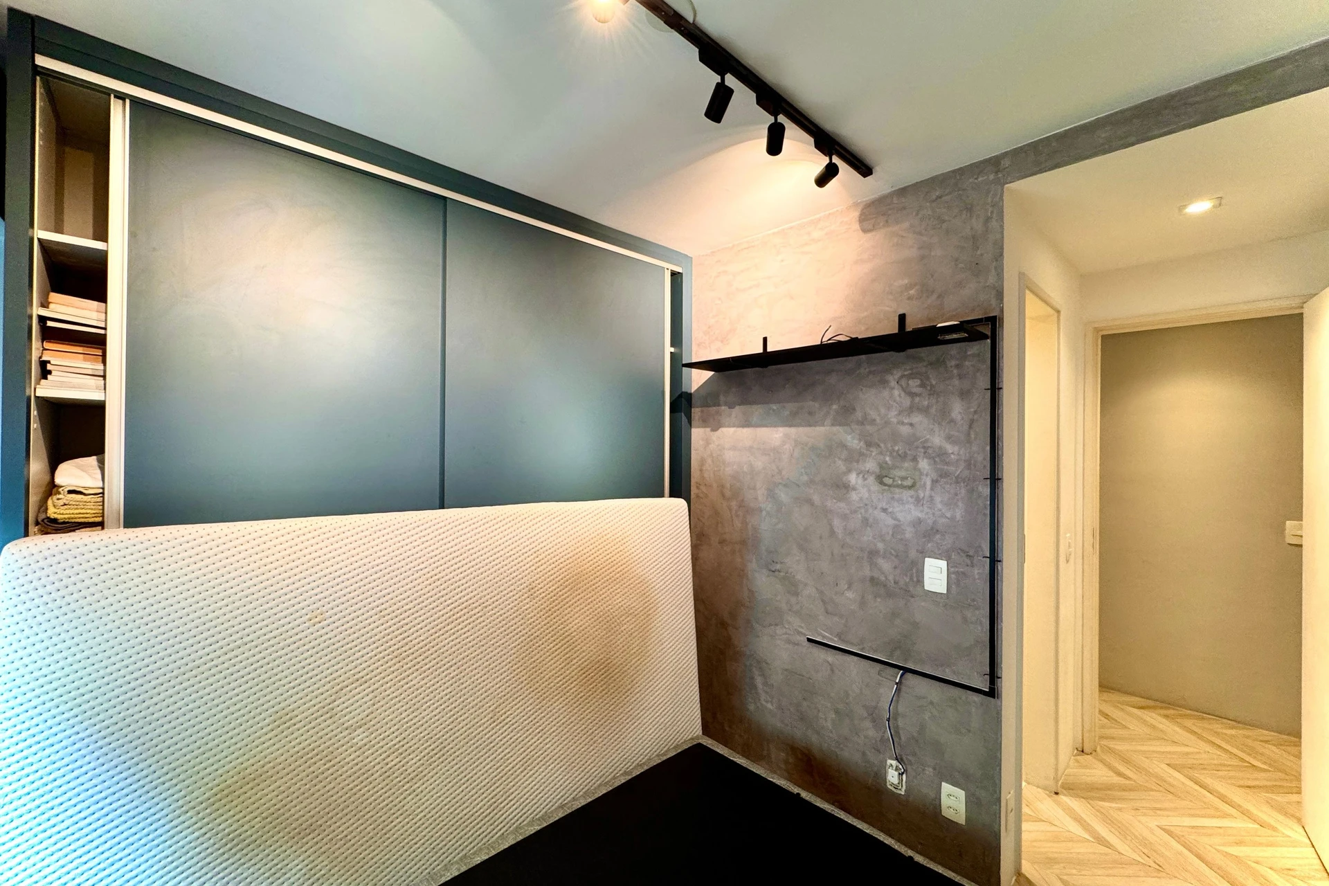 2-bedroom apartment with floor-to-ceiling windows — photo 20
