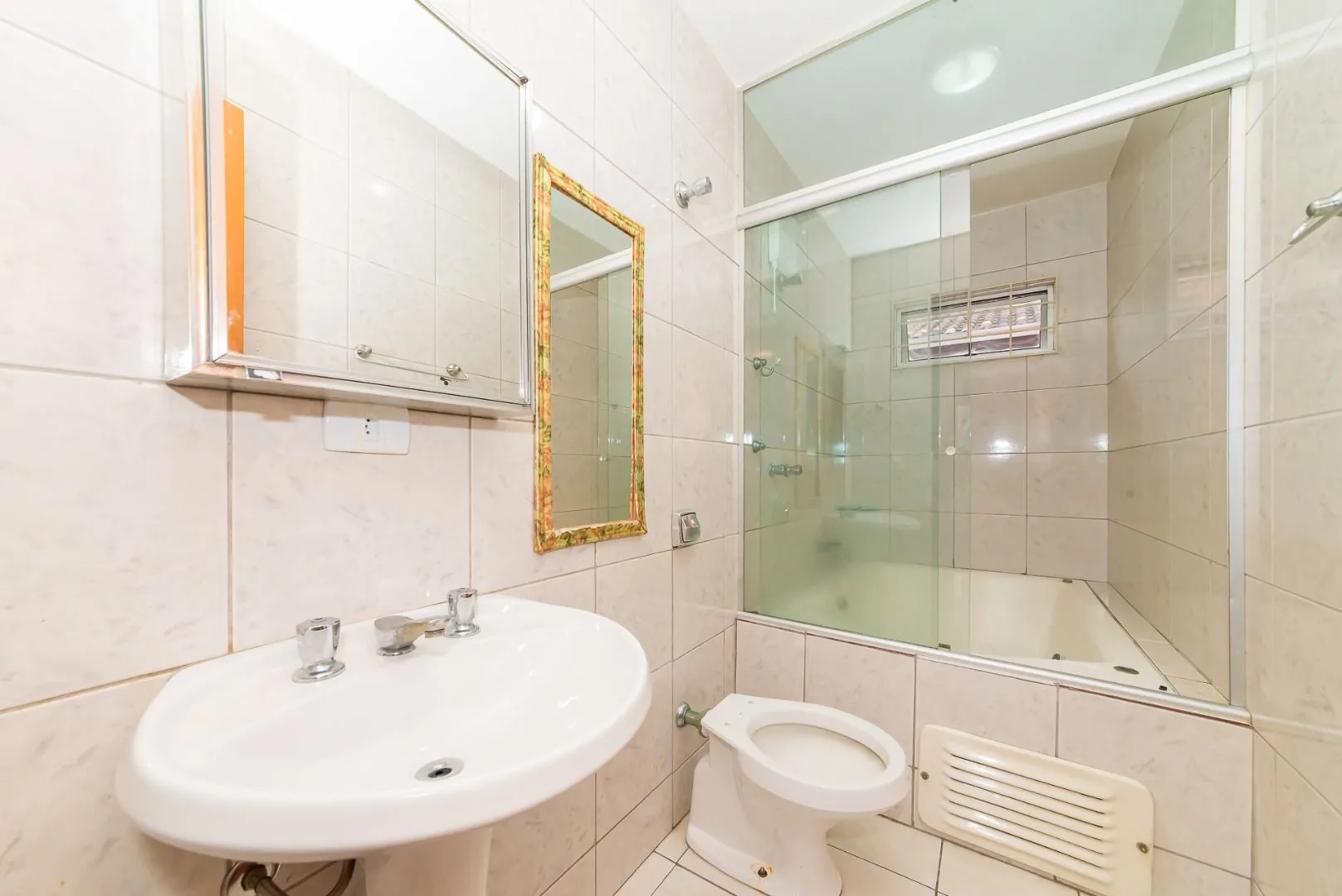 House, 170 m², with a jacuzzi — photo 24