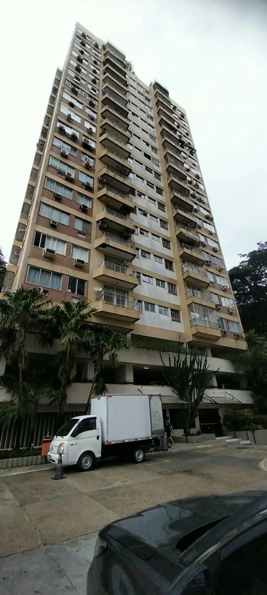 2-bedroom apartment with a mountain view — photo 32